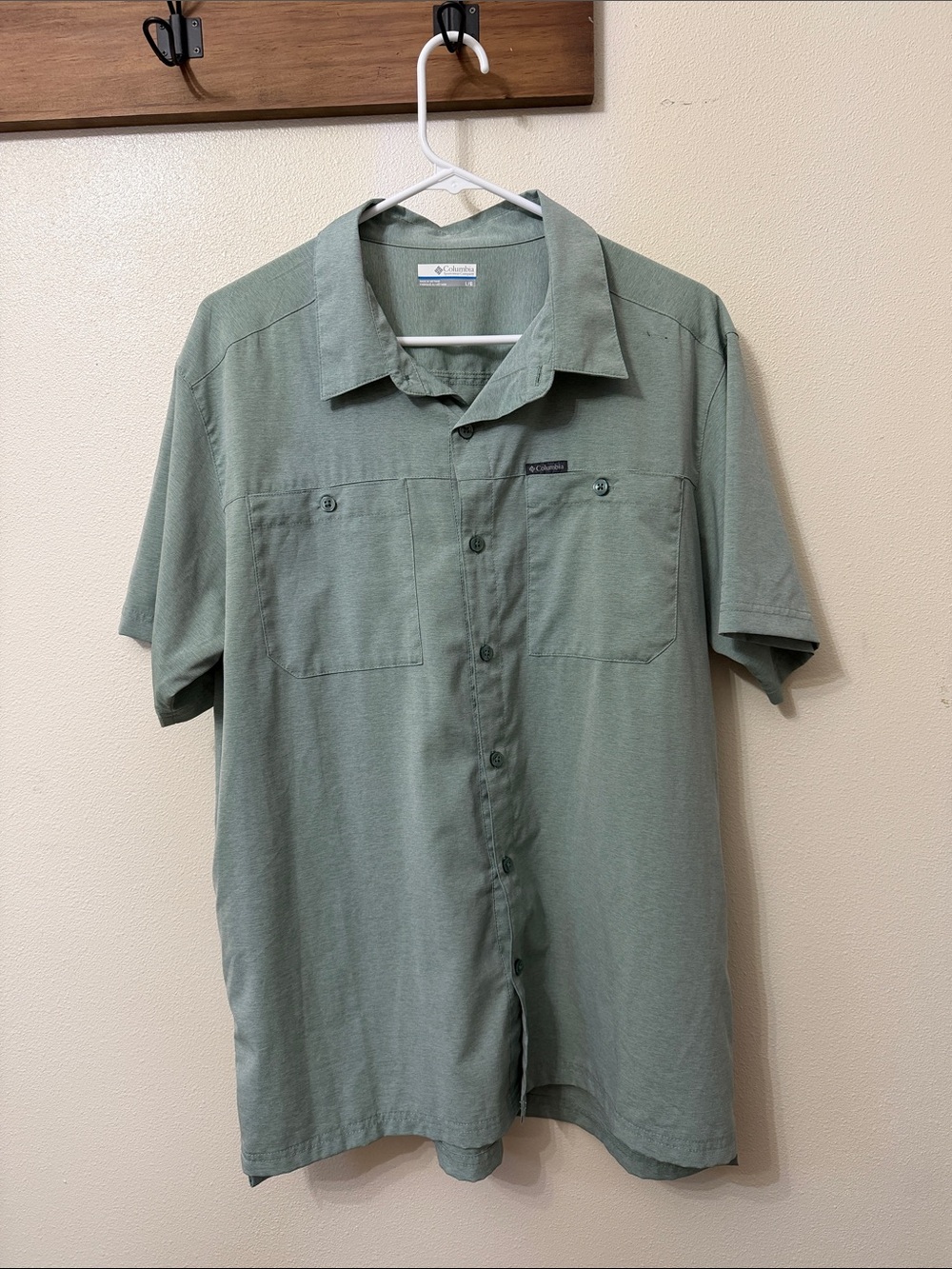Columbia Short Sleeve Button-Up Shirt in Sage Green